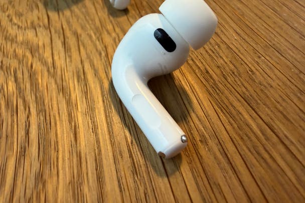 AirPods Pro 3 heart rate sensor